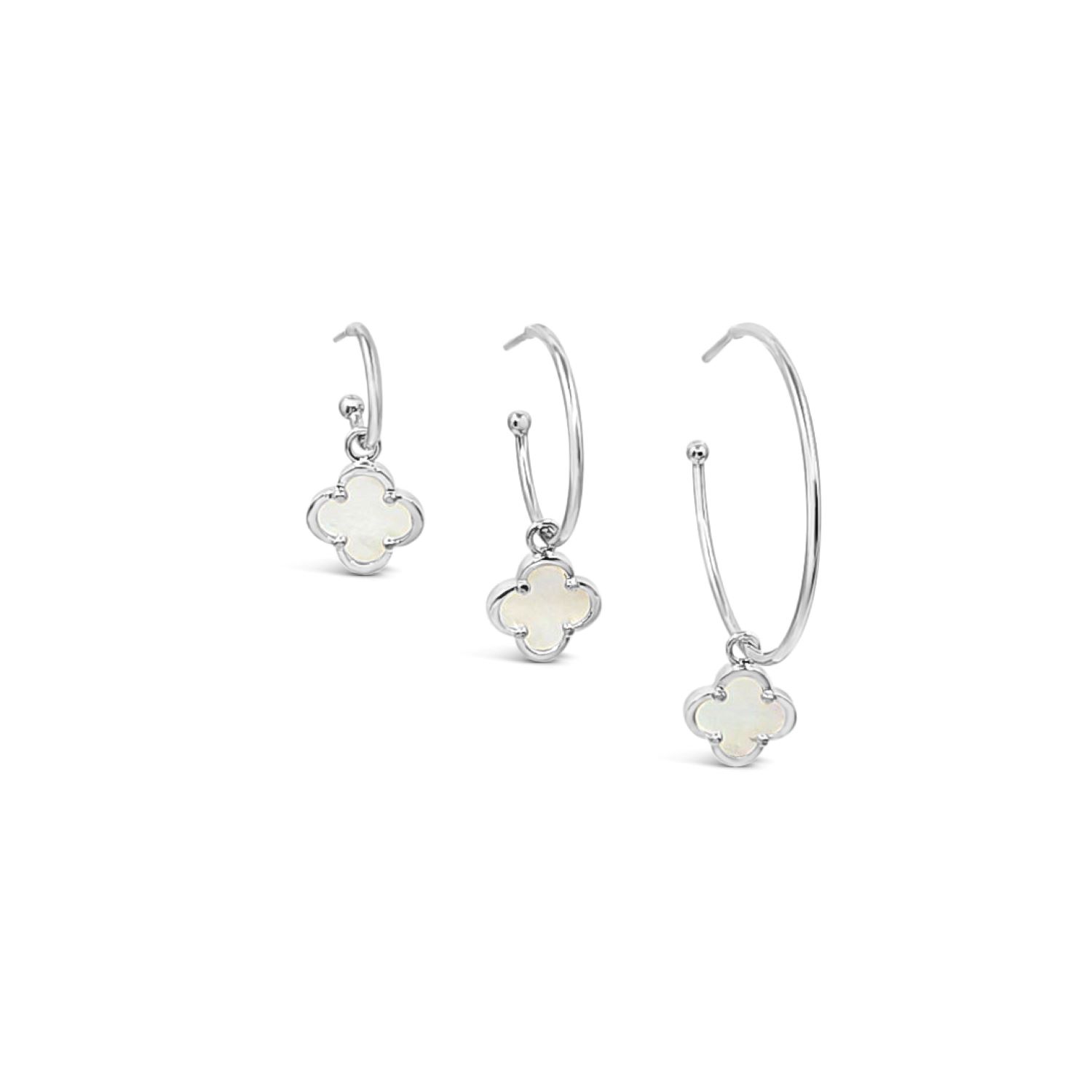 Clover Hoop Set Twenty Mm-Mother Of Pearl