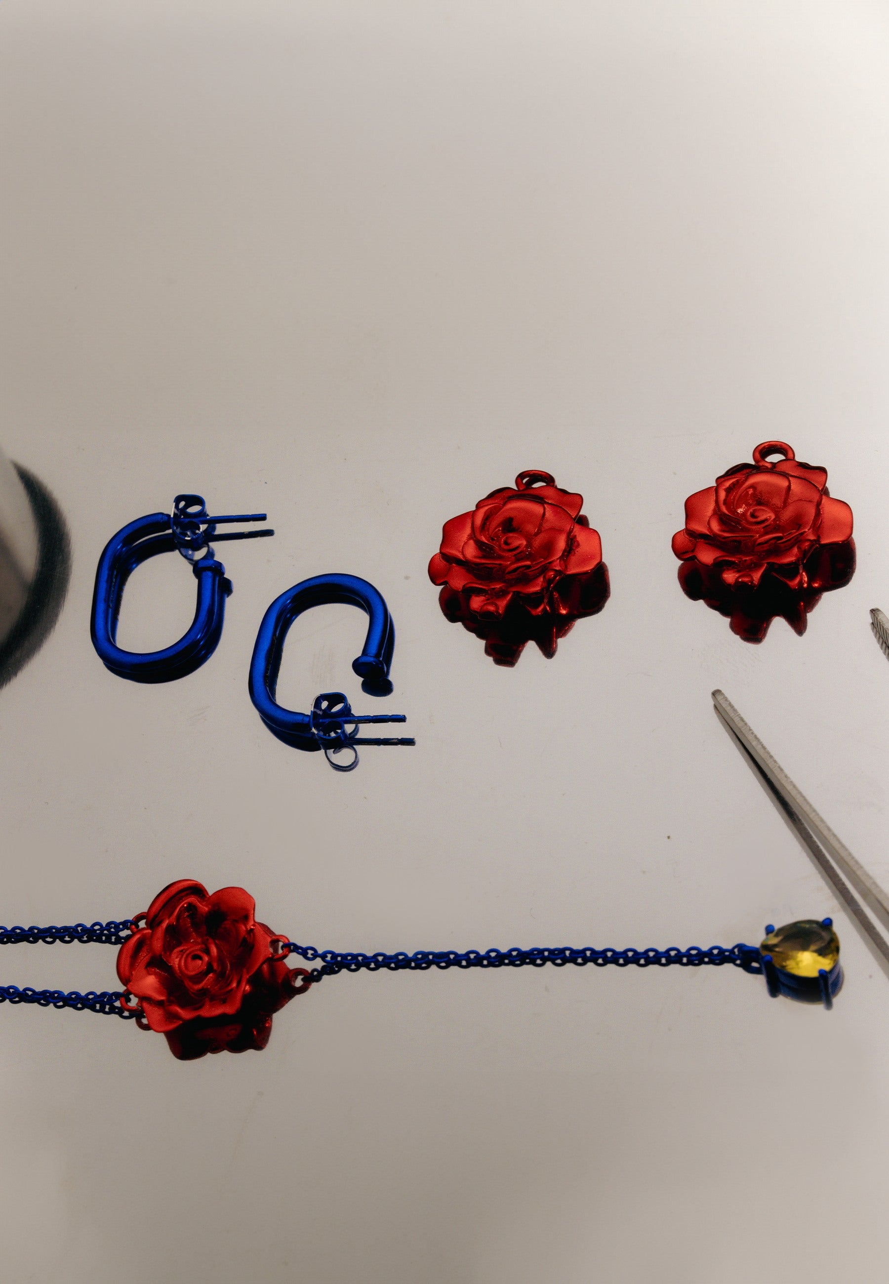 Batou Blue And Orange Rose Necklace