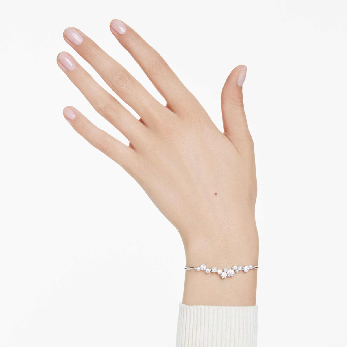 CONSTELLA BANGLE CRYSTAL PEARL ROUND CUTS WHITE RHODIUM PLATED