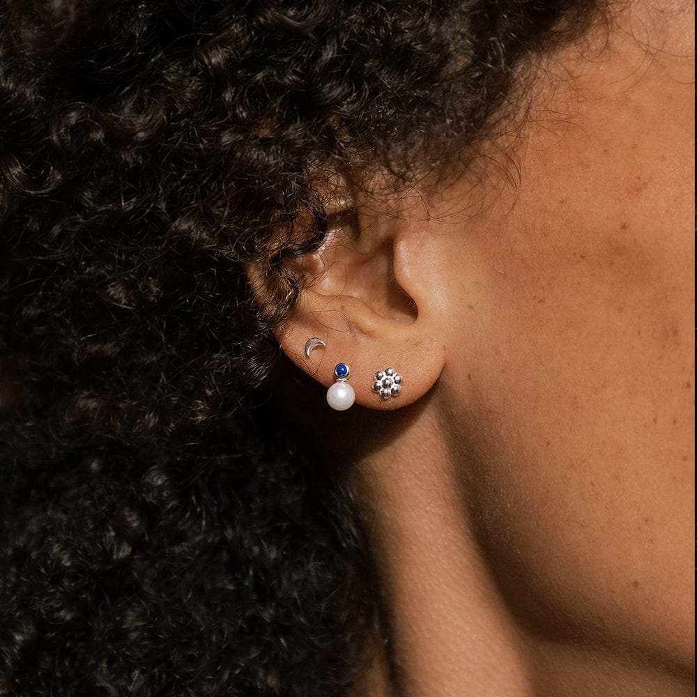 crescent-moon-stud-earrings-sterling-silver-daisy-london