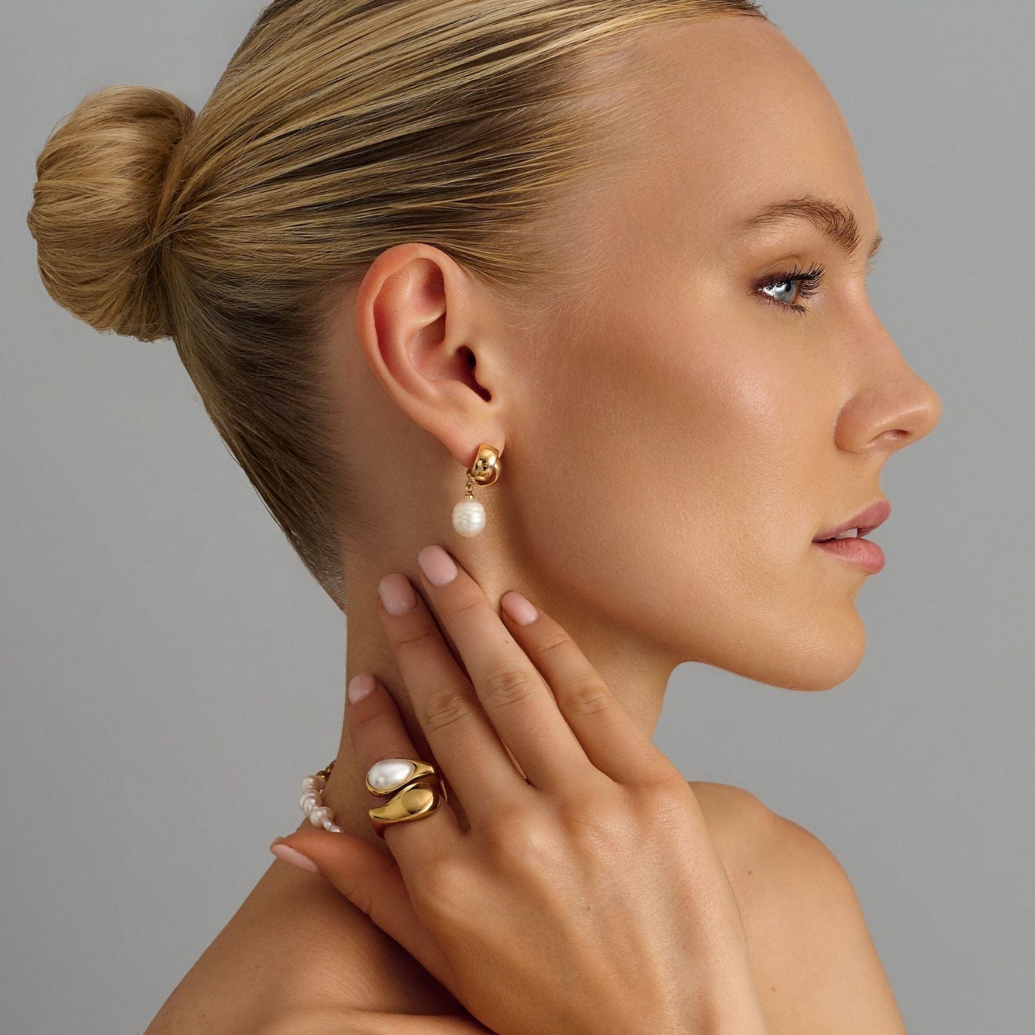 Cuff Ring With Pearl In Gold