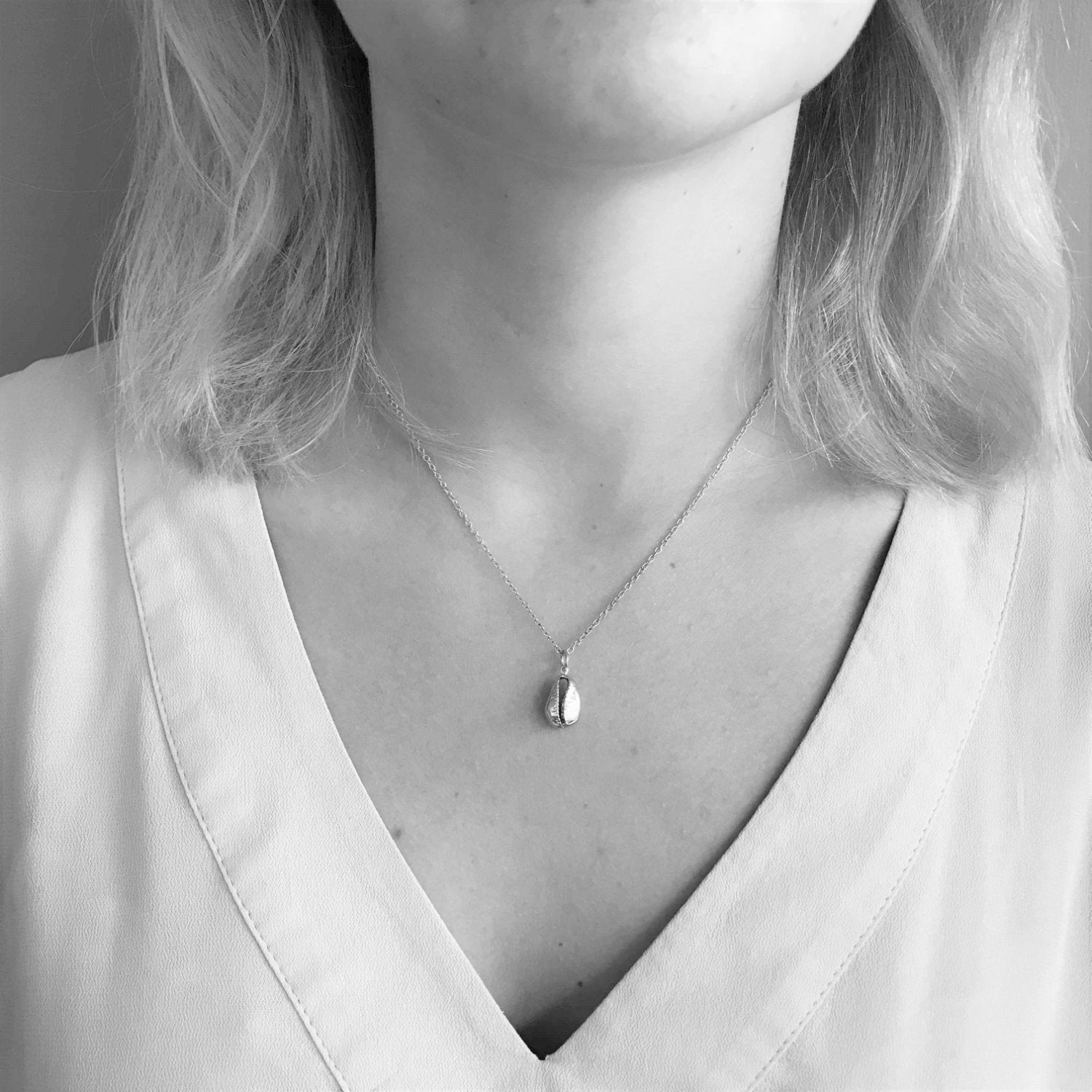 Moka Sterling Silver Shell Pendant