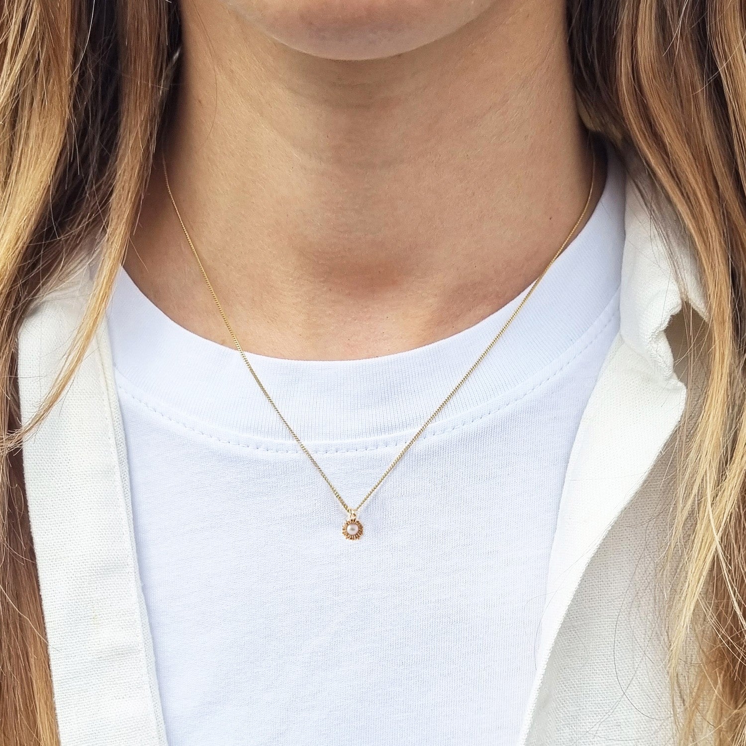 Dahlia Bud Freshwater Pearl Necklace – Gold