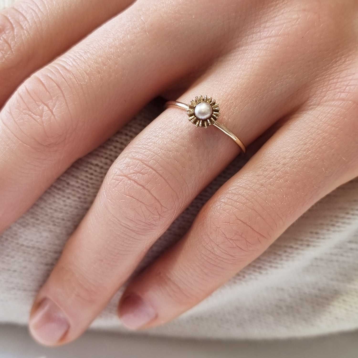 Dahlia Bud Freshwater Pearl Ring - Gold