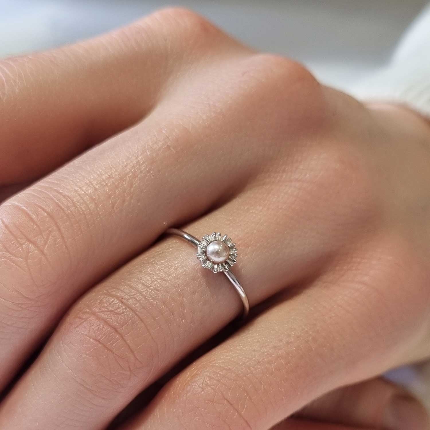 Dahlia Bud Freshwater Pearl Ring – Silver