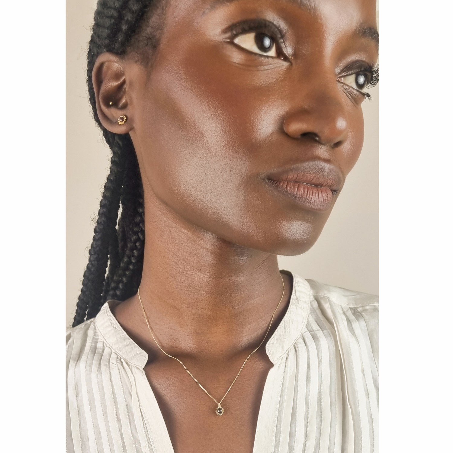 Dahlia Bud Peacock Pearl Necklace – Gold