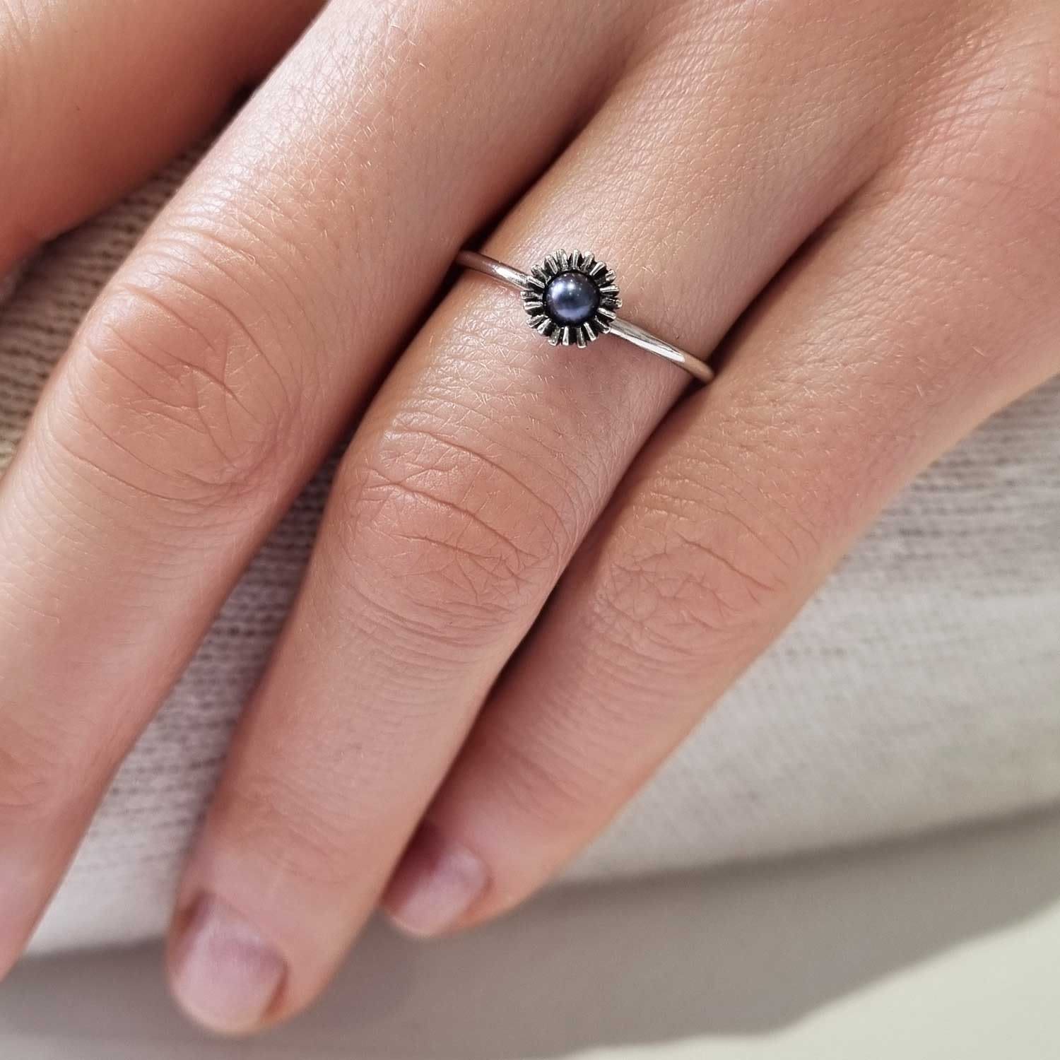 Dahlia Bud Peacock Pearl Ring - Silver
