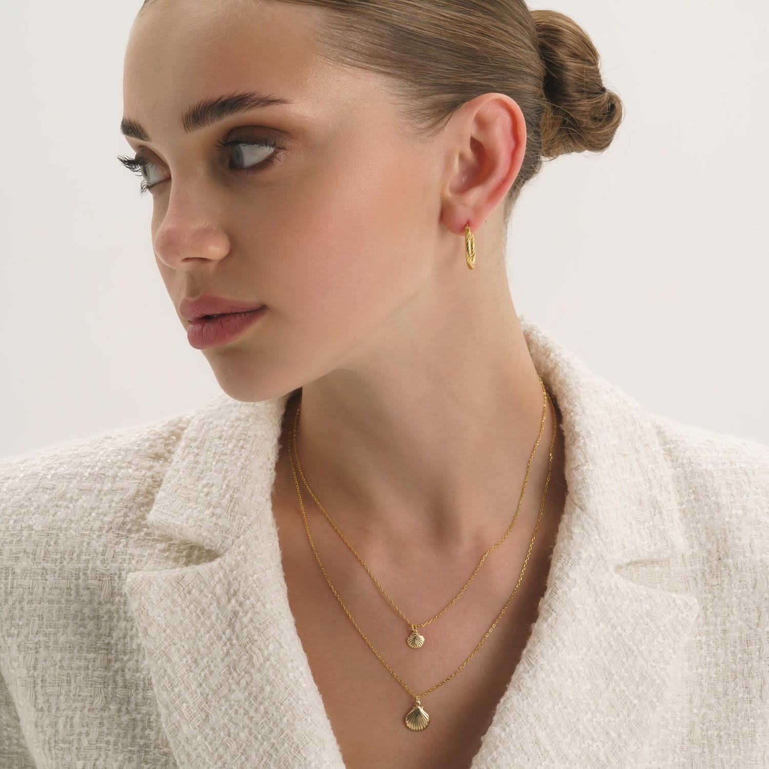 Dainty Gold Large Shell Clam Necklace