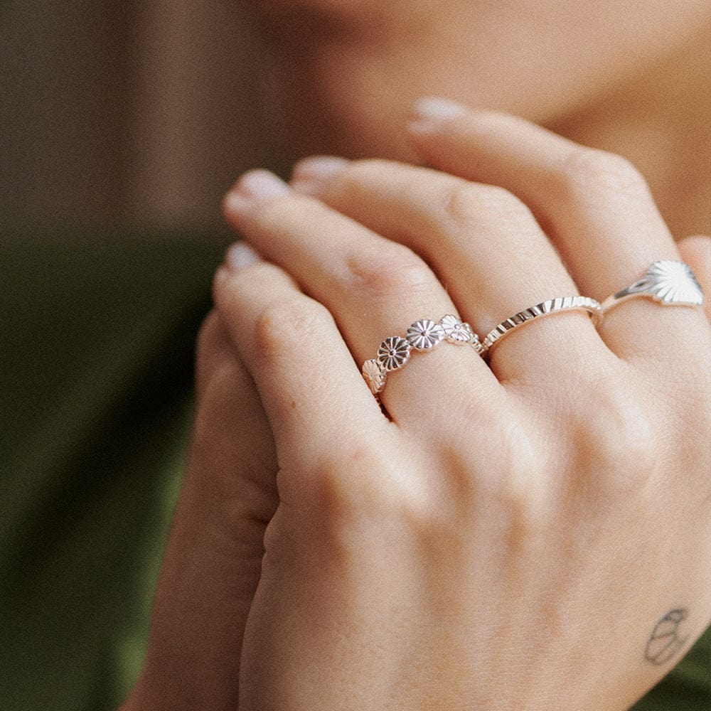 daisy-bloom-crown-band-ring-925-sterling-silver-daisy-london