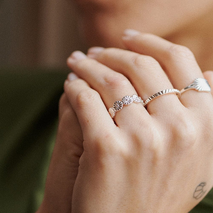 daisy-bloom-crown-band-ring-925-sterling-silver-daisy-london