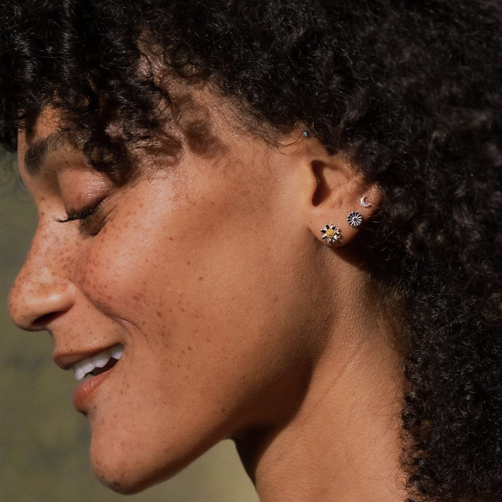 daisy-bloom-stud-earrings-sterling-silver-daisy-london