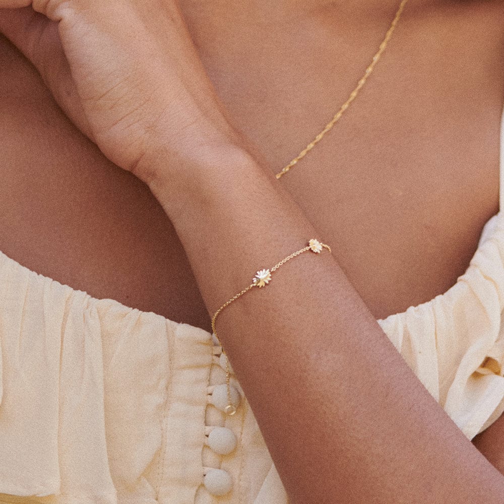 daisy-chain-flower-bracelet-18ct-gold-plated-daisy-london