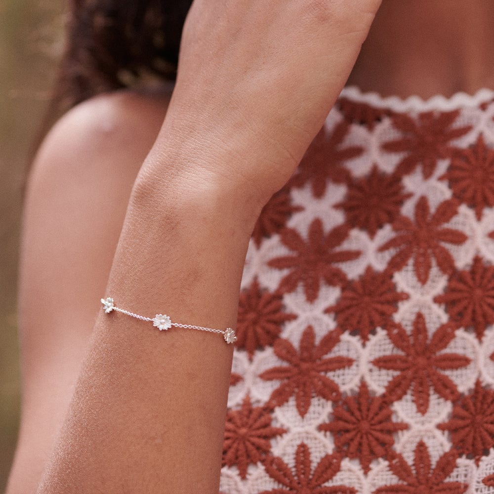 daisy-chain-flower-bracelet-sterling-silver-daisy-london