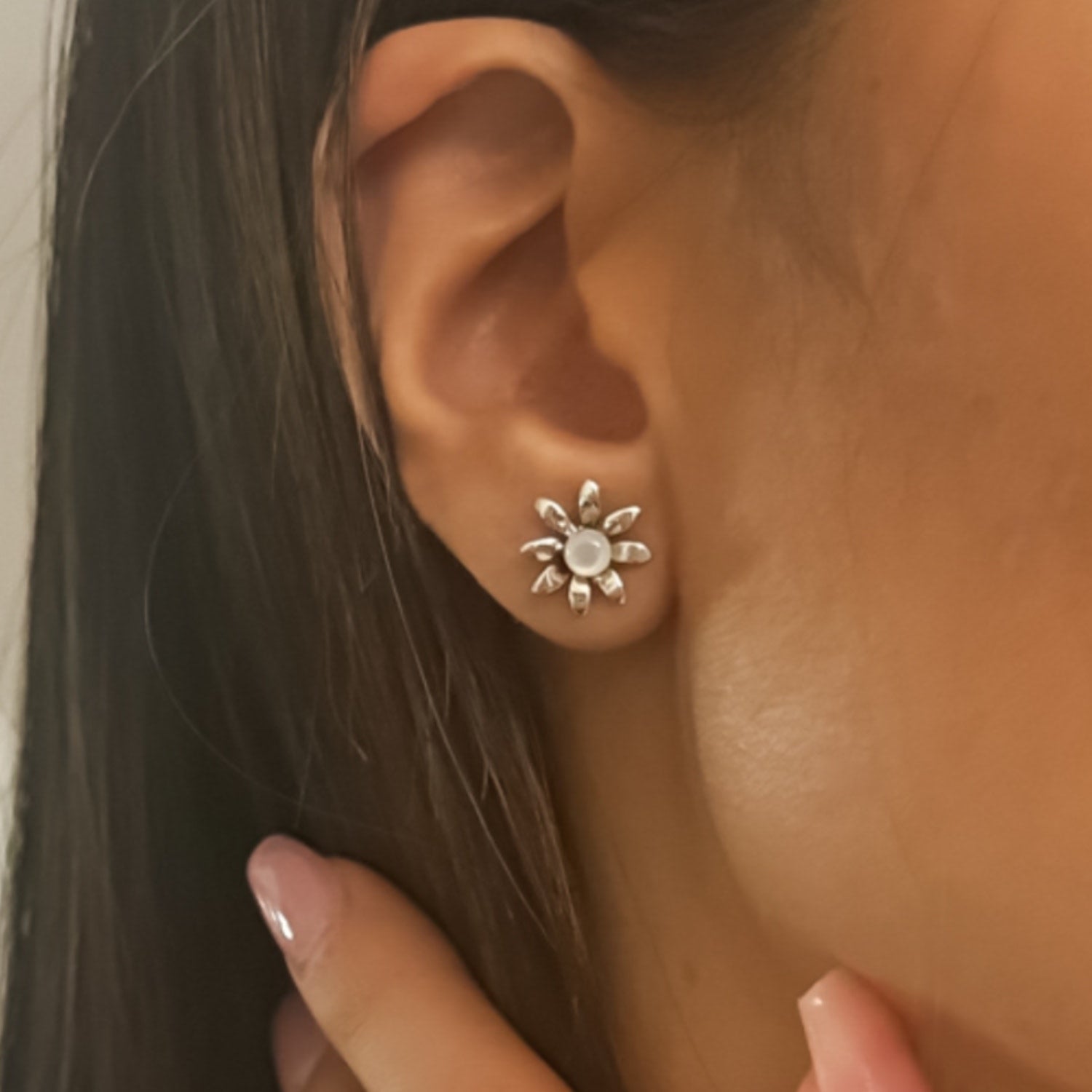 Sterling Silver Daisy Flower Earrings With Pearl – Nature-Inspired Floral Studs – Unaloe Jewellery For Women