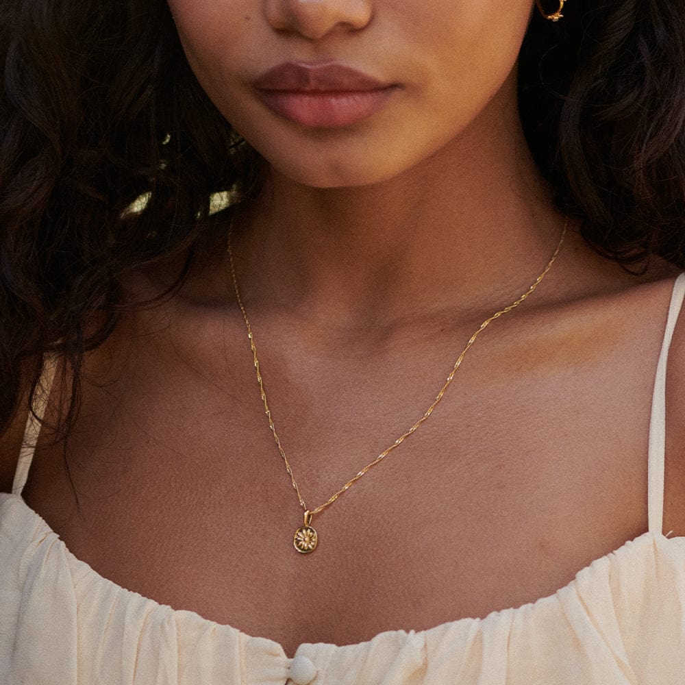 daisy-flower-necklace-18ct-gold-plated-daisy-london