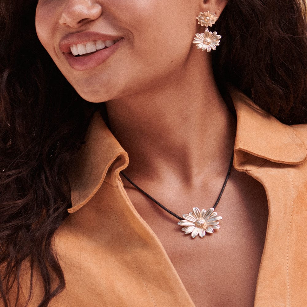 daisy-large-cord-flower-necklace-18ct-gold-plated-daisy-london