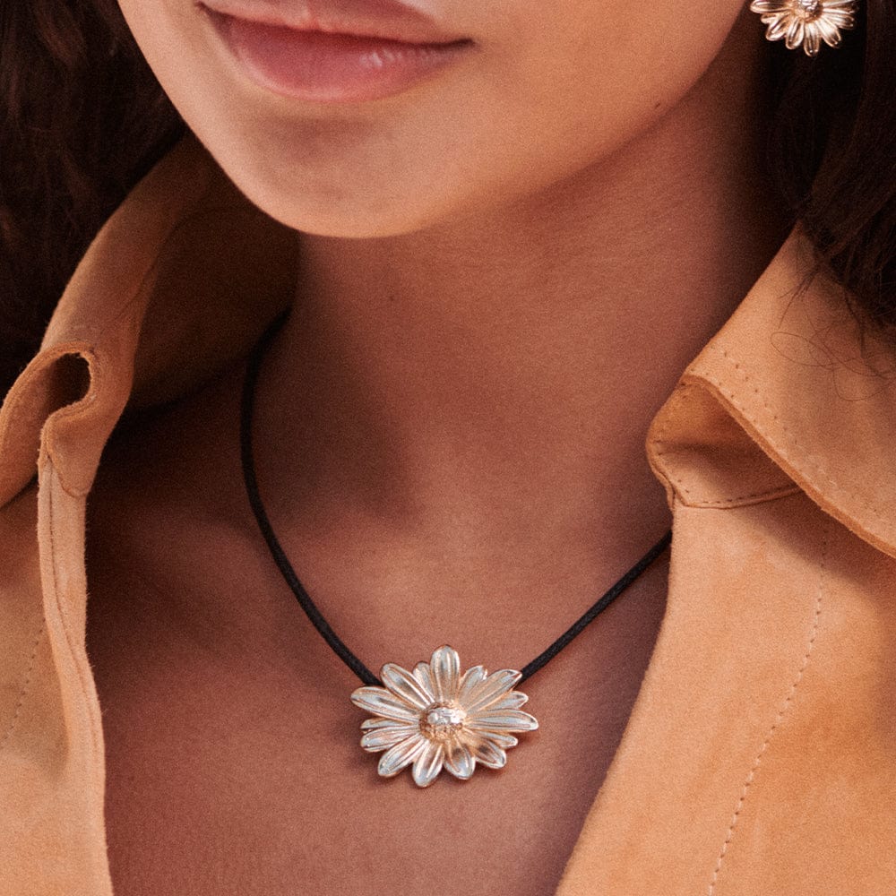 daisy-large-cord-flower-necklace-18ct-gold-plated-daisy-london