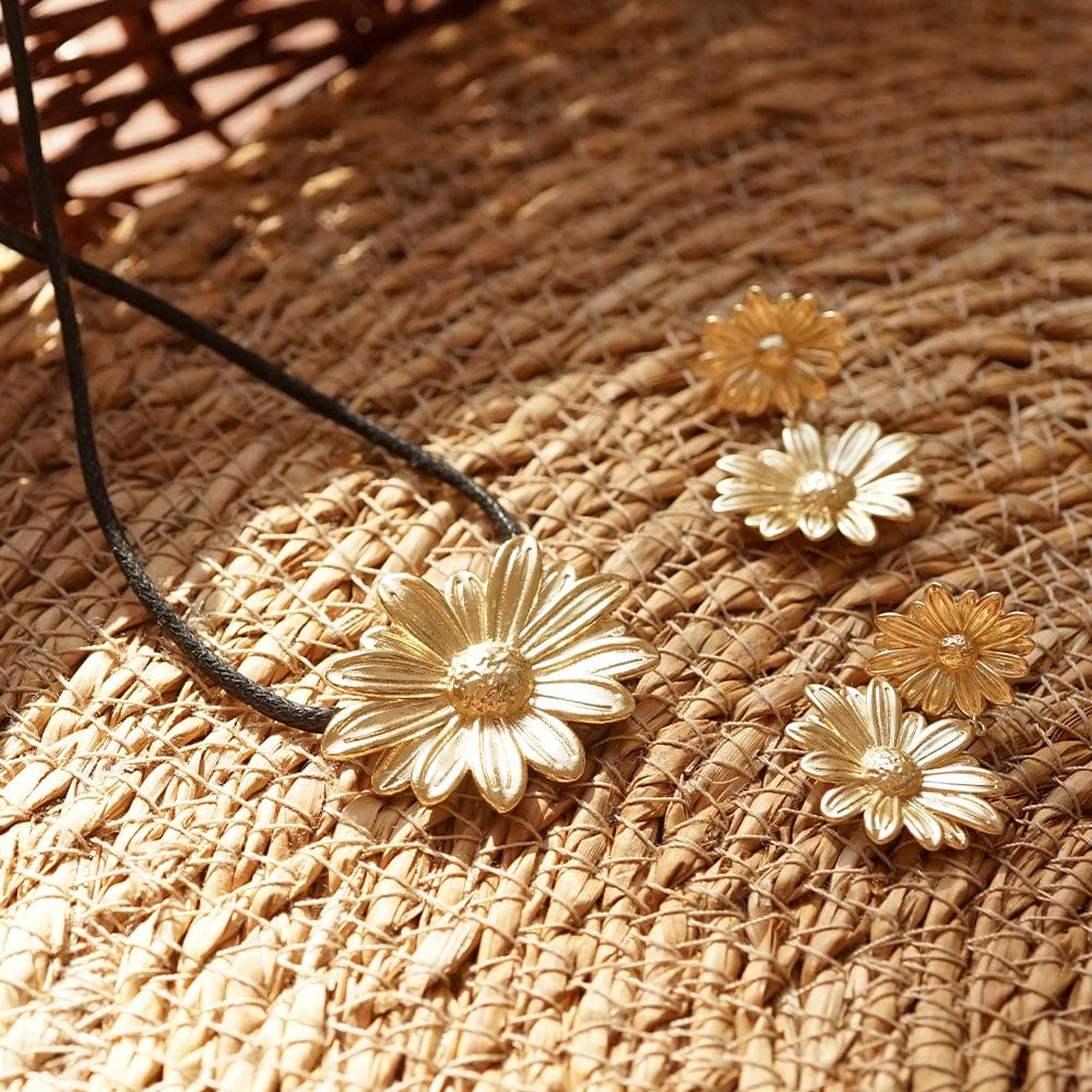 daisy-large-cord-flower-necklace-18ct-gold-plated-daisy-london