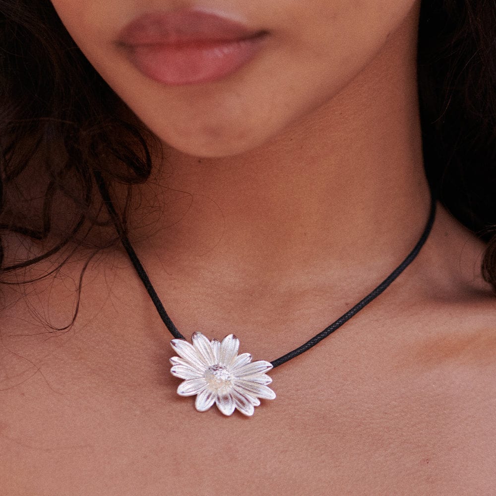 daisy-large-cord-flower-necklace-sterling-silver-daisy-london