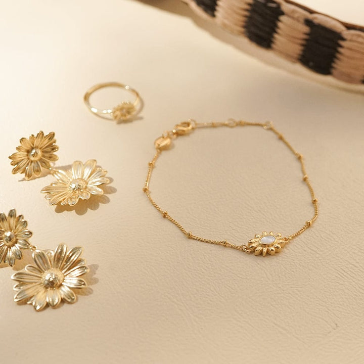 daisy-mother-of-pearl-bracelet-18ct-gold-plated-daisy-london