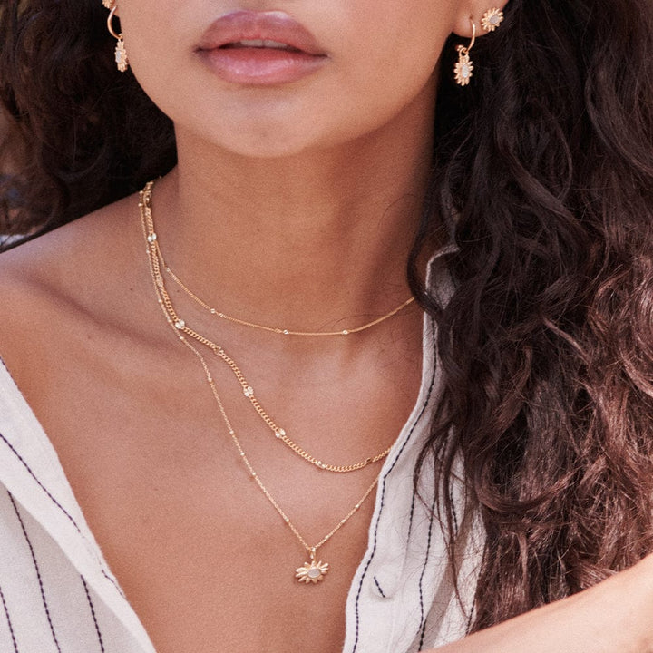 daisy-mother-of-pearl-flower-necklace-18ct-gold-plated-daisy-london