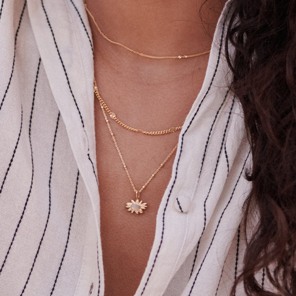 daisy-mother-of-pearl-flower-necklace-18ct-gold-plated-daisy-london