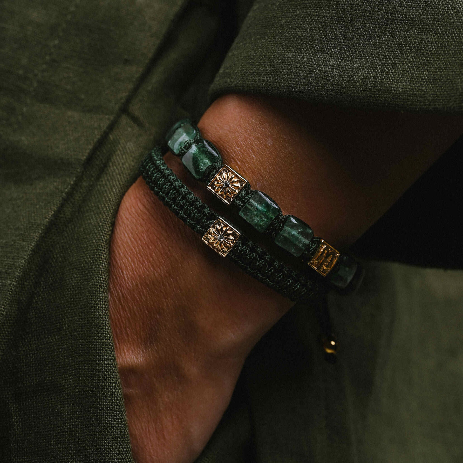 Dark Green Macráme Bracelet In Gold