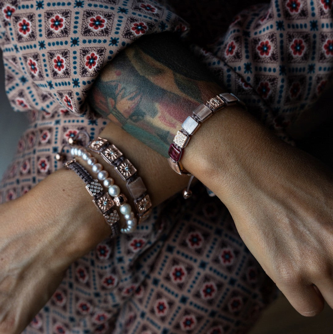 Dark Mauve Macráme Bracelet With Peach Moonstone & Ruby In Rose Gold