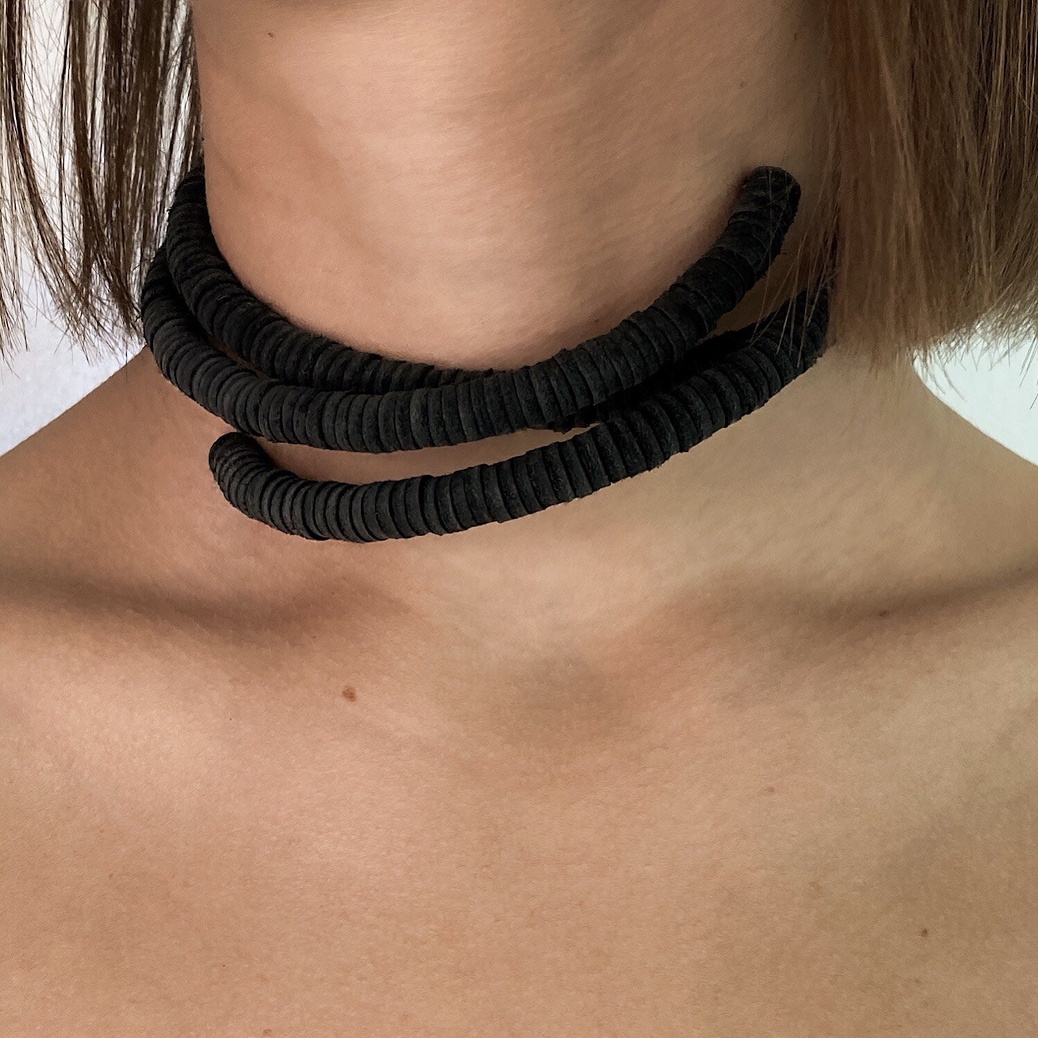 Continuous Coil Leather Choker Black