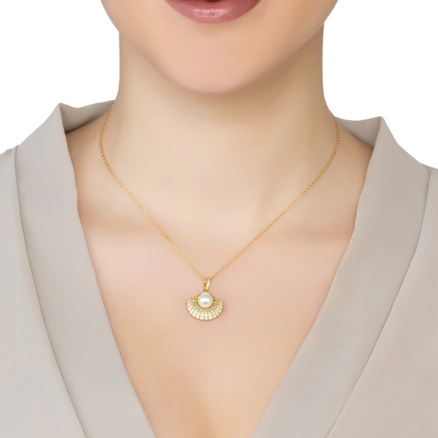 Deco Fan And Pearl Pendant Necklace Gold