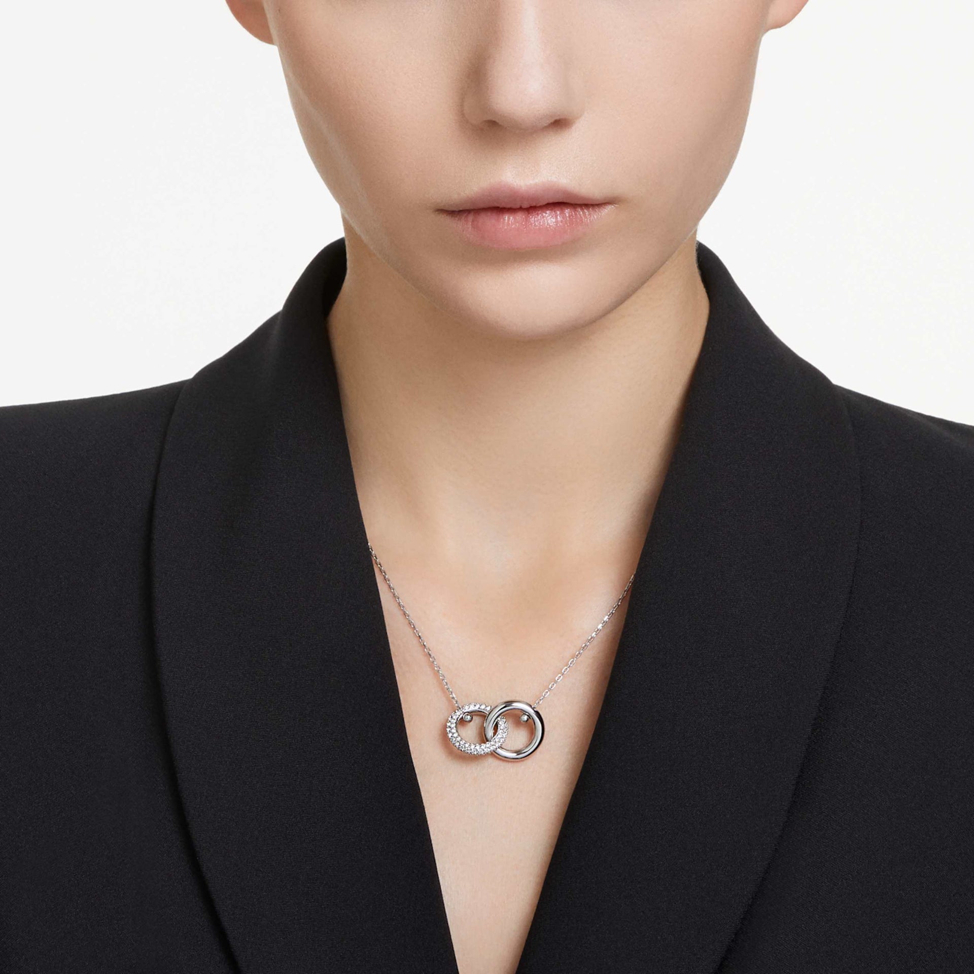 DEXTERA PENDANT INTERLOCKING LOOP WHITE RHODIUM PLATED
