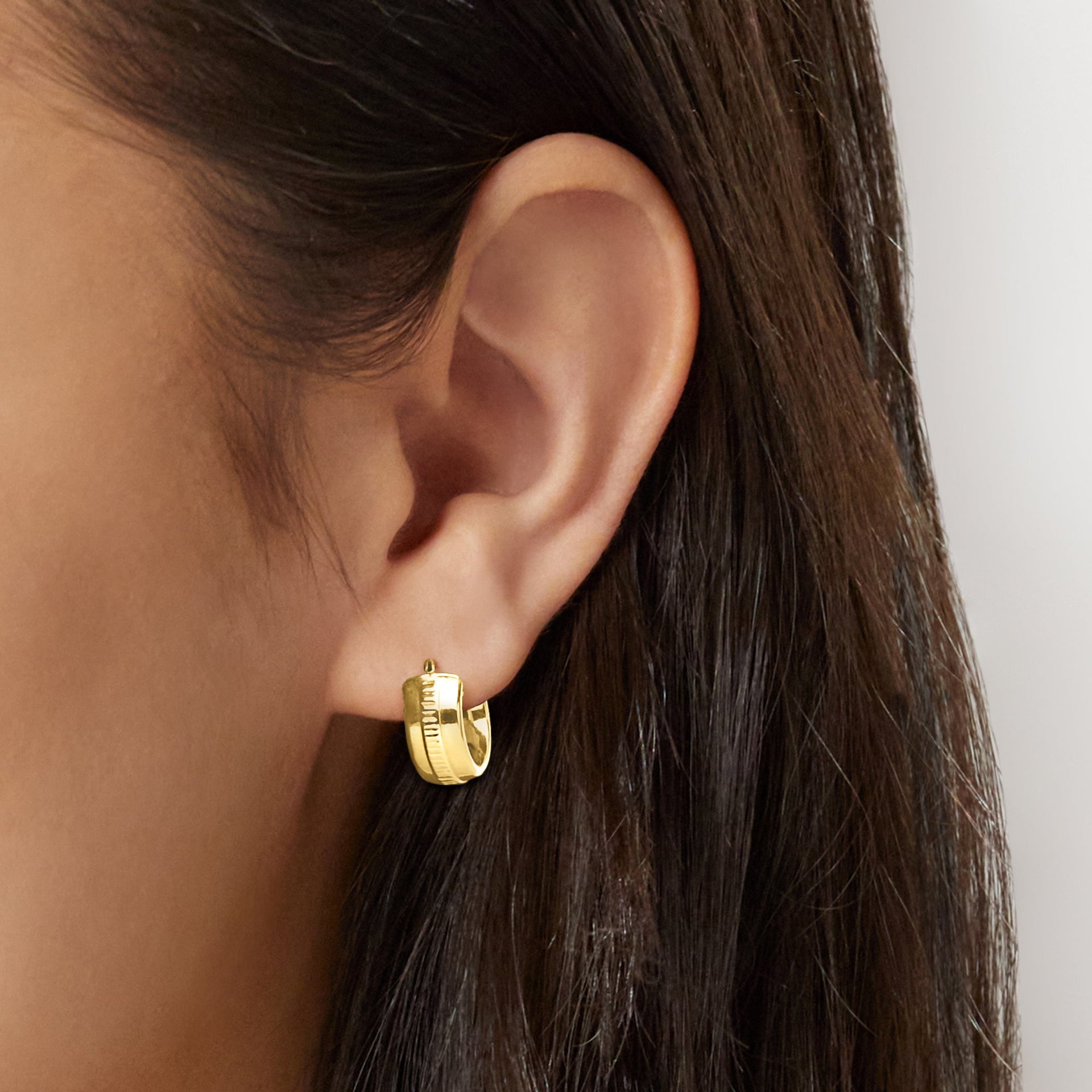 Italian 10kt Yellow Gold Huggie Hoop Earrings