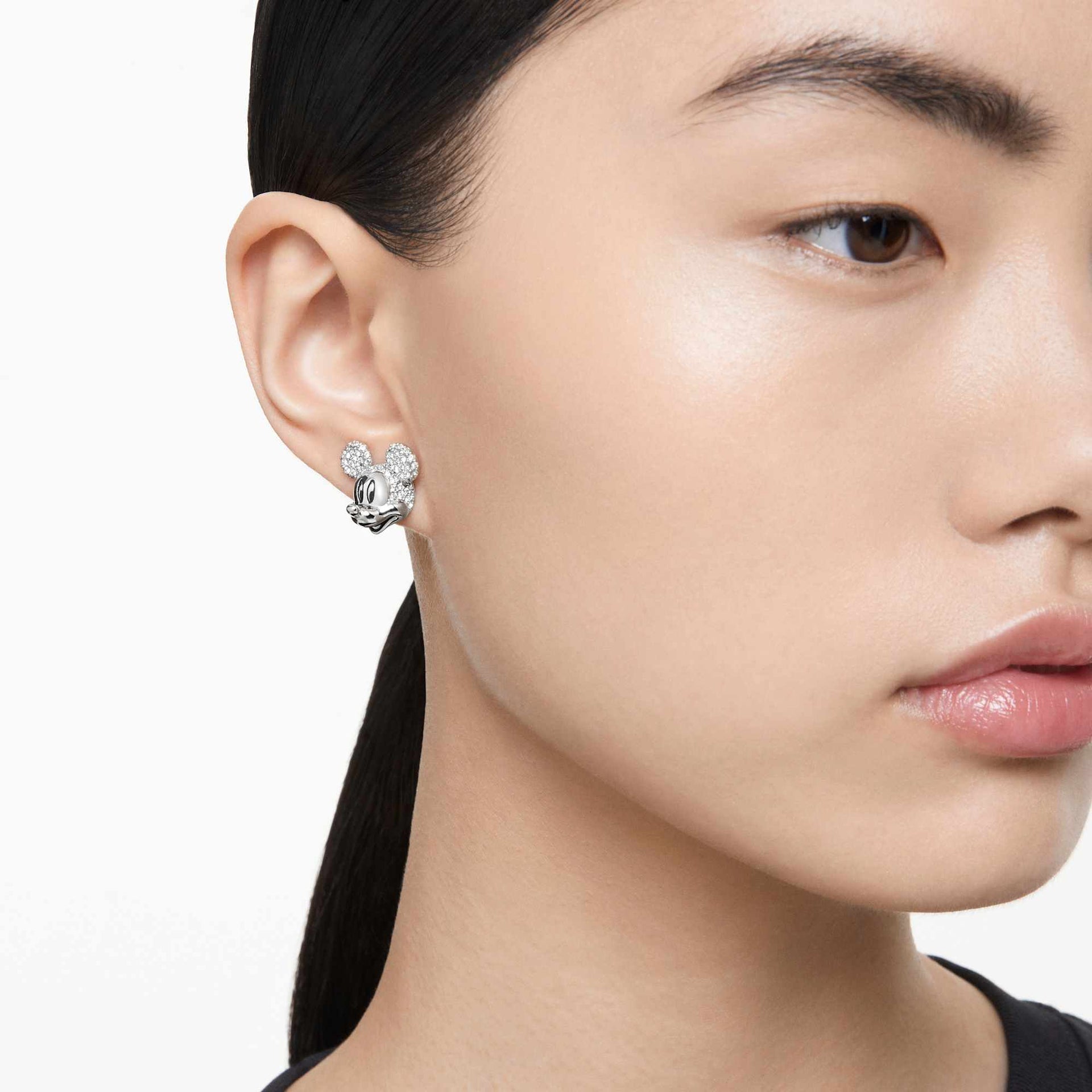 disney-mickey-mouse-stud-earrings-swarovski