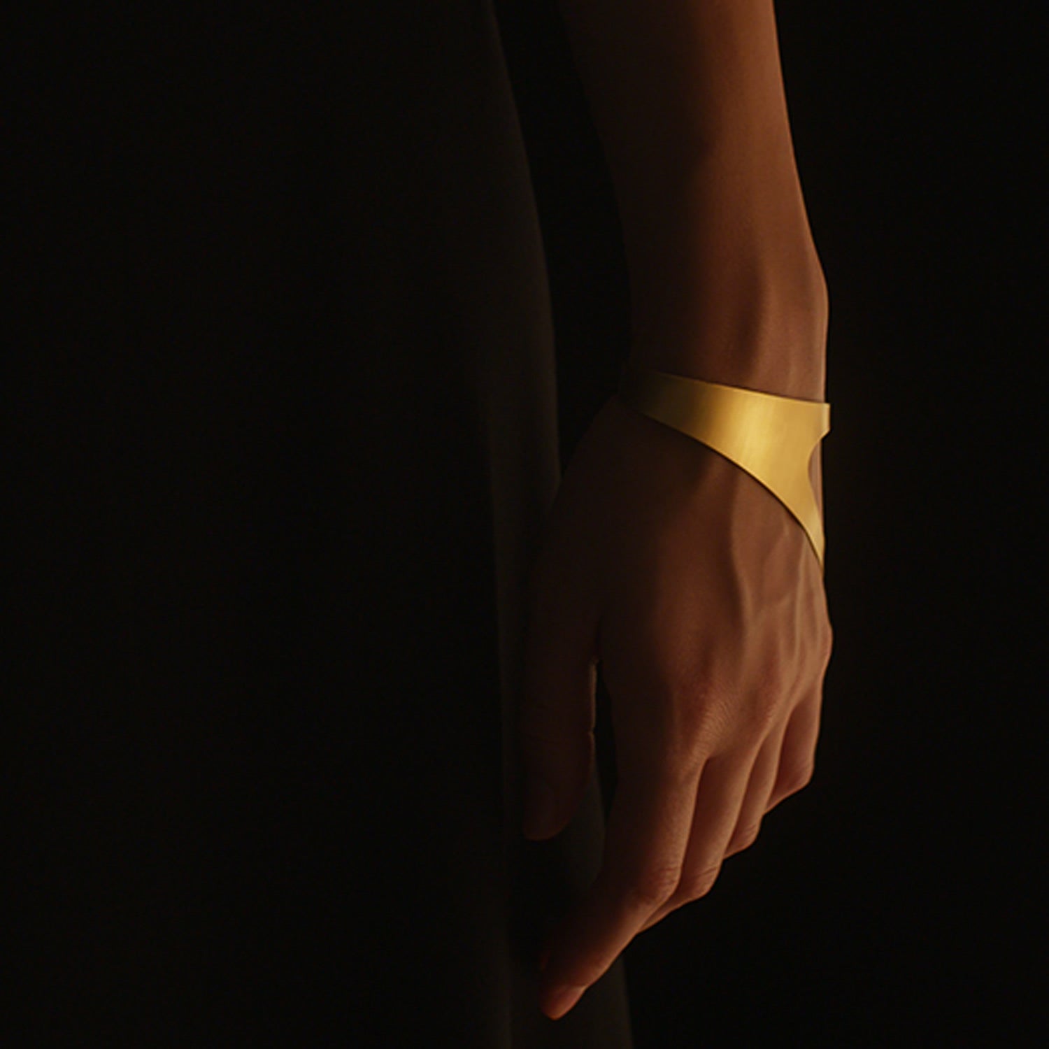 Echo Bracelet – Matte – Gold-Plated – Left