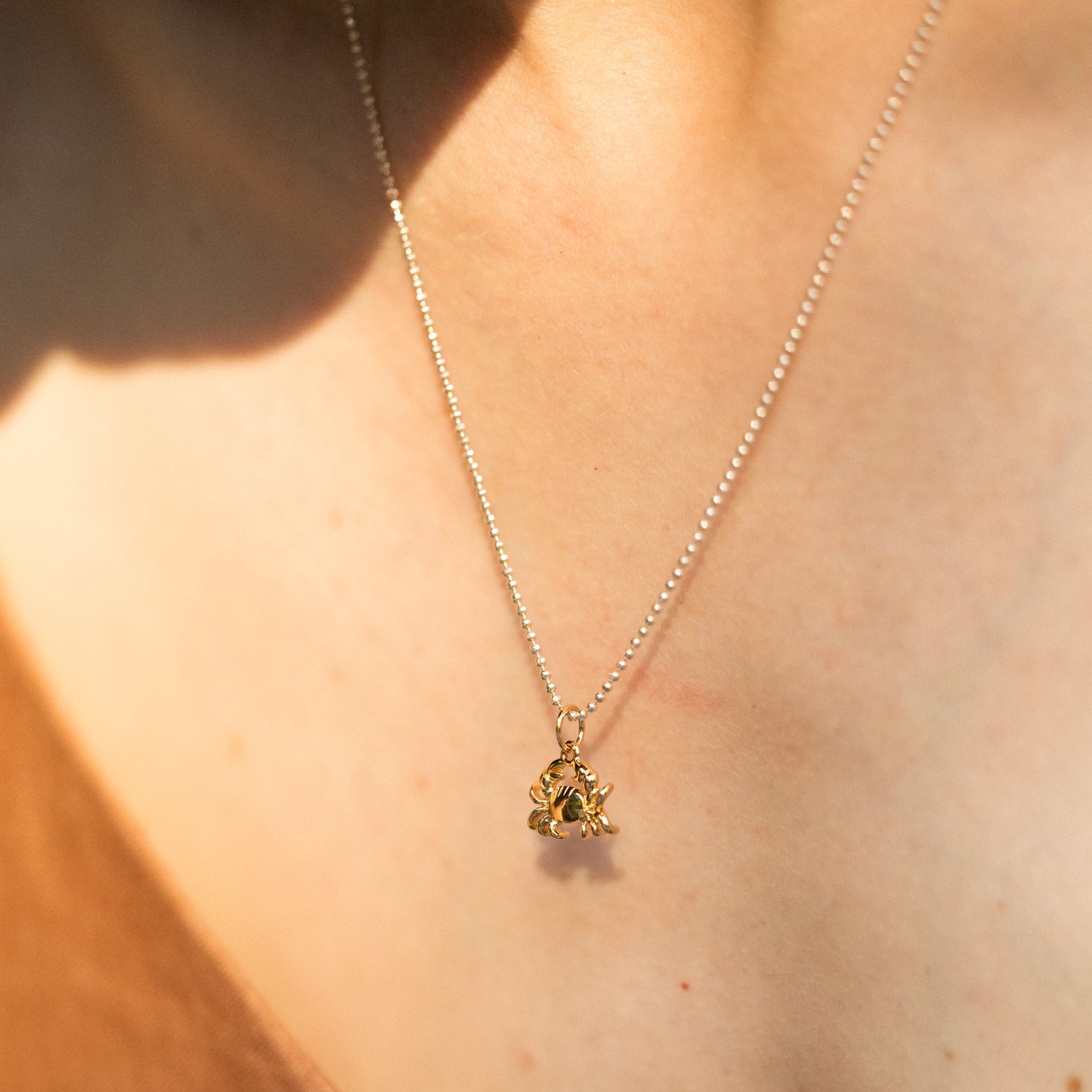 Chic Summer Handcrafted Gold Crab Pendant Silver Necklace