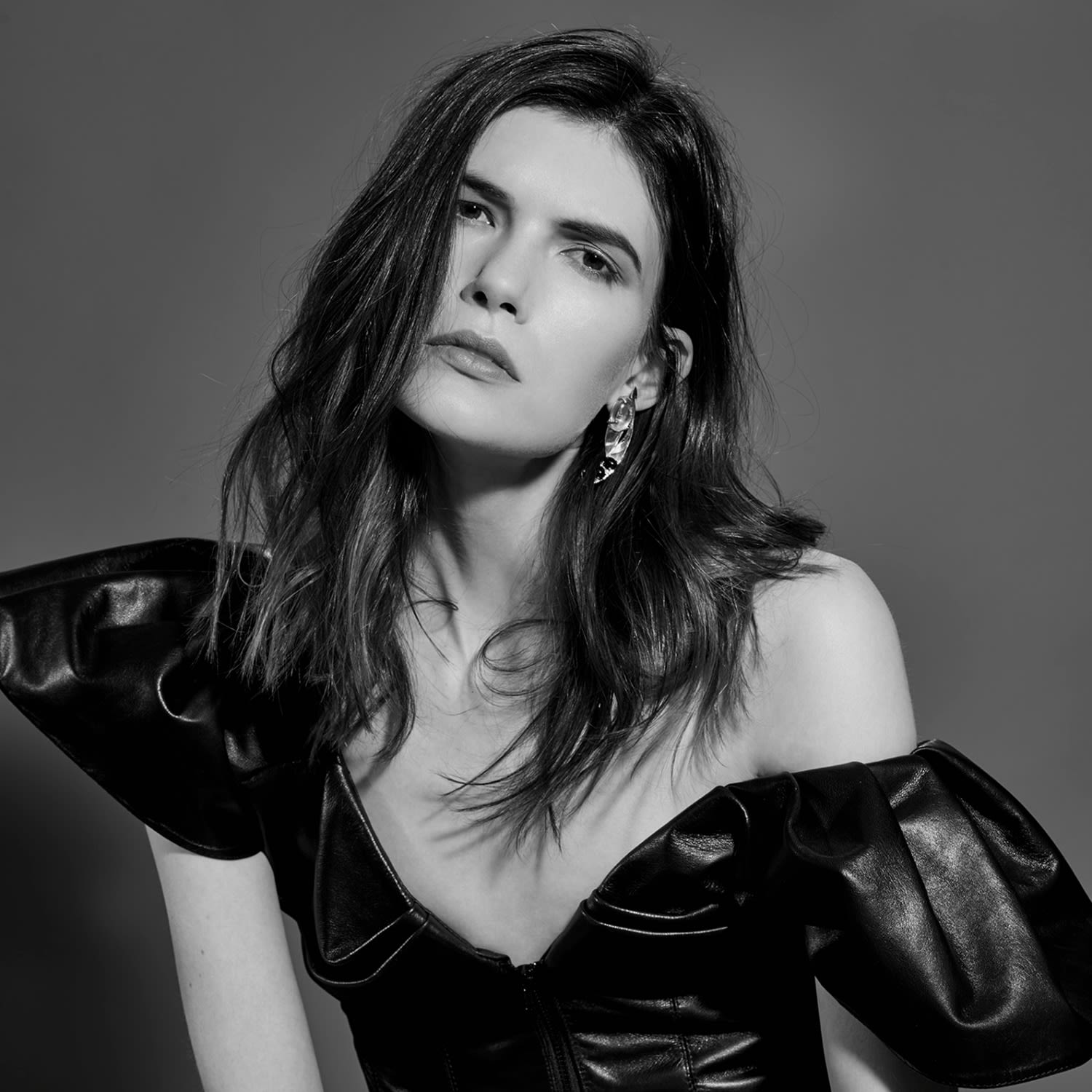 Apse Earring In Clear Black Gold