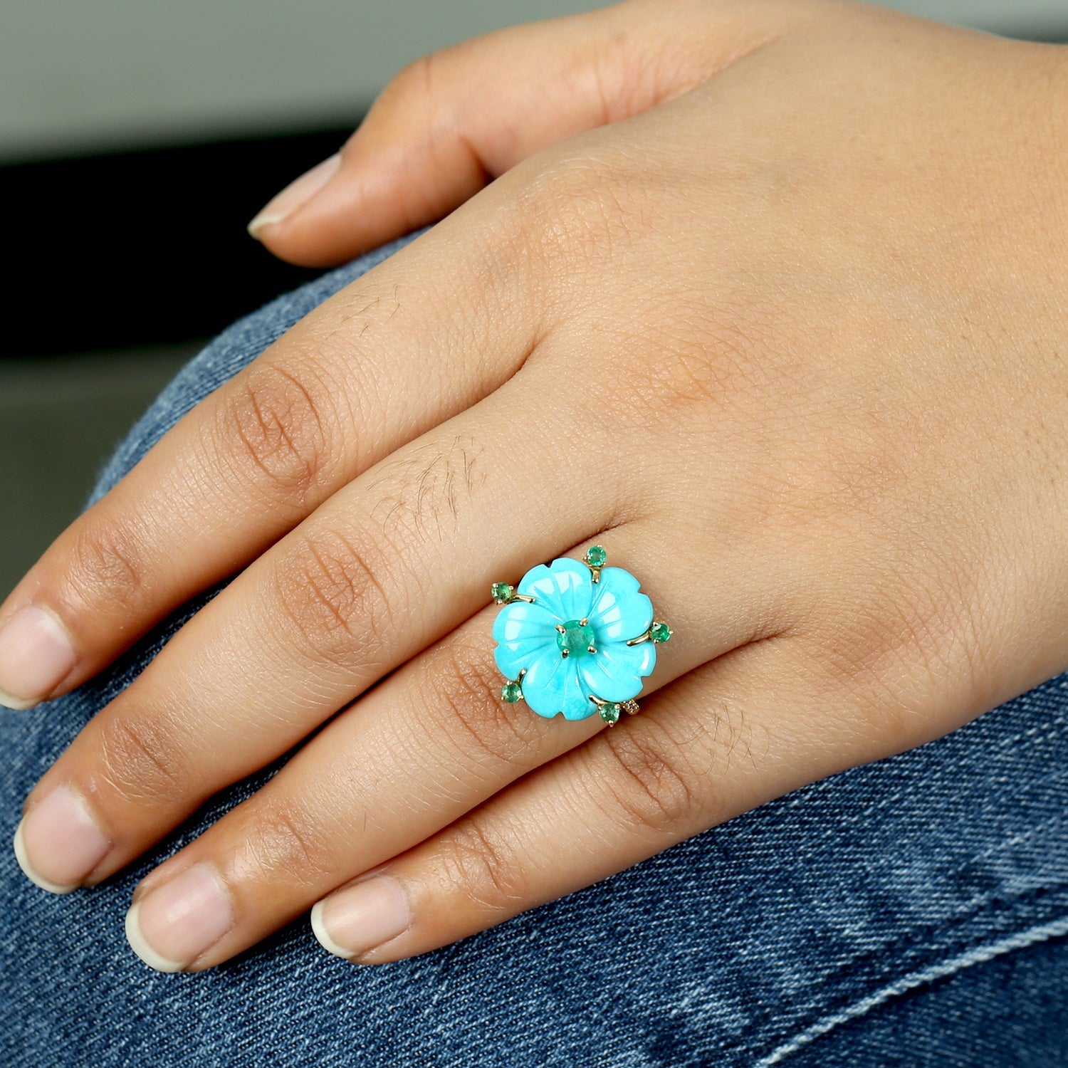 Elegant Carving Flower Cocktail Rings 18k Yellow Gold Mix Stone Emerald Diamond