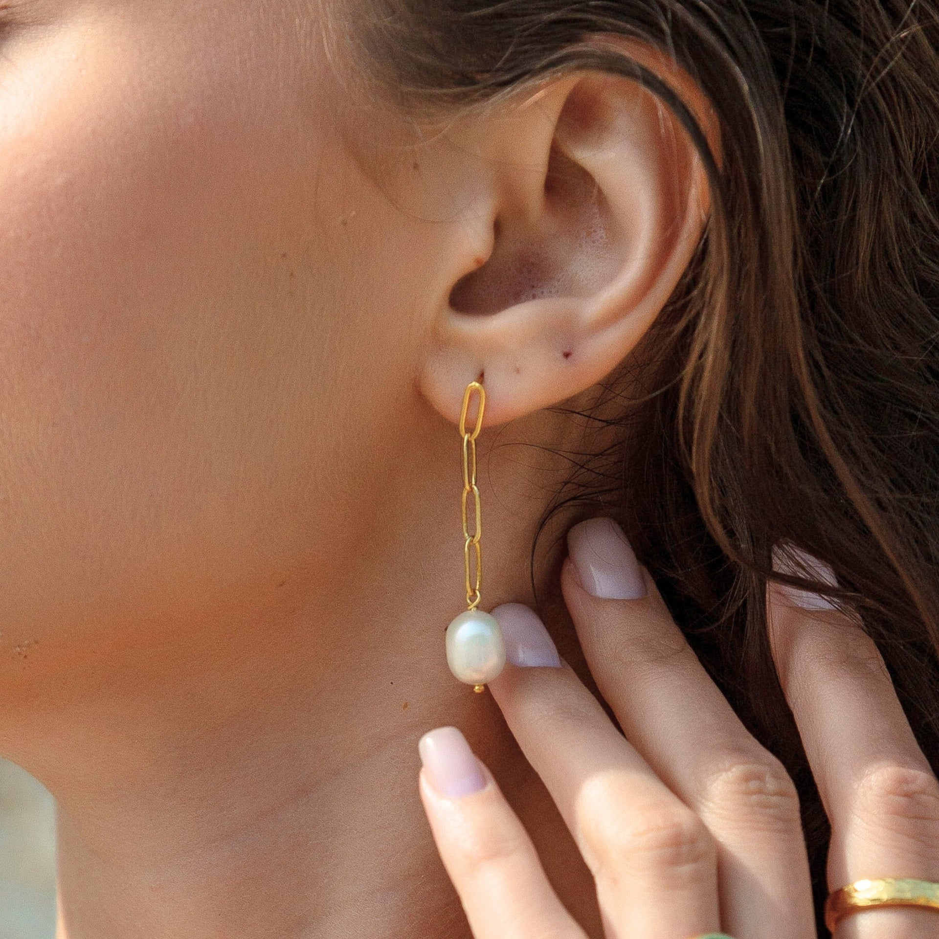 Elegant Gold Paperclip Chain Pearl Drop Earrings