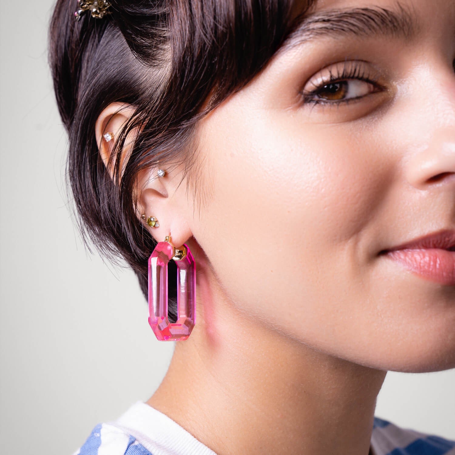 Emerald Gemstone Lucite Hoop Earrings In Pink