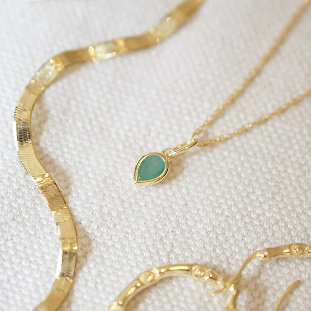 emerald-may-birthstone-charm-necklace-18ct-gold-plated-daisy-london