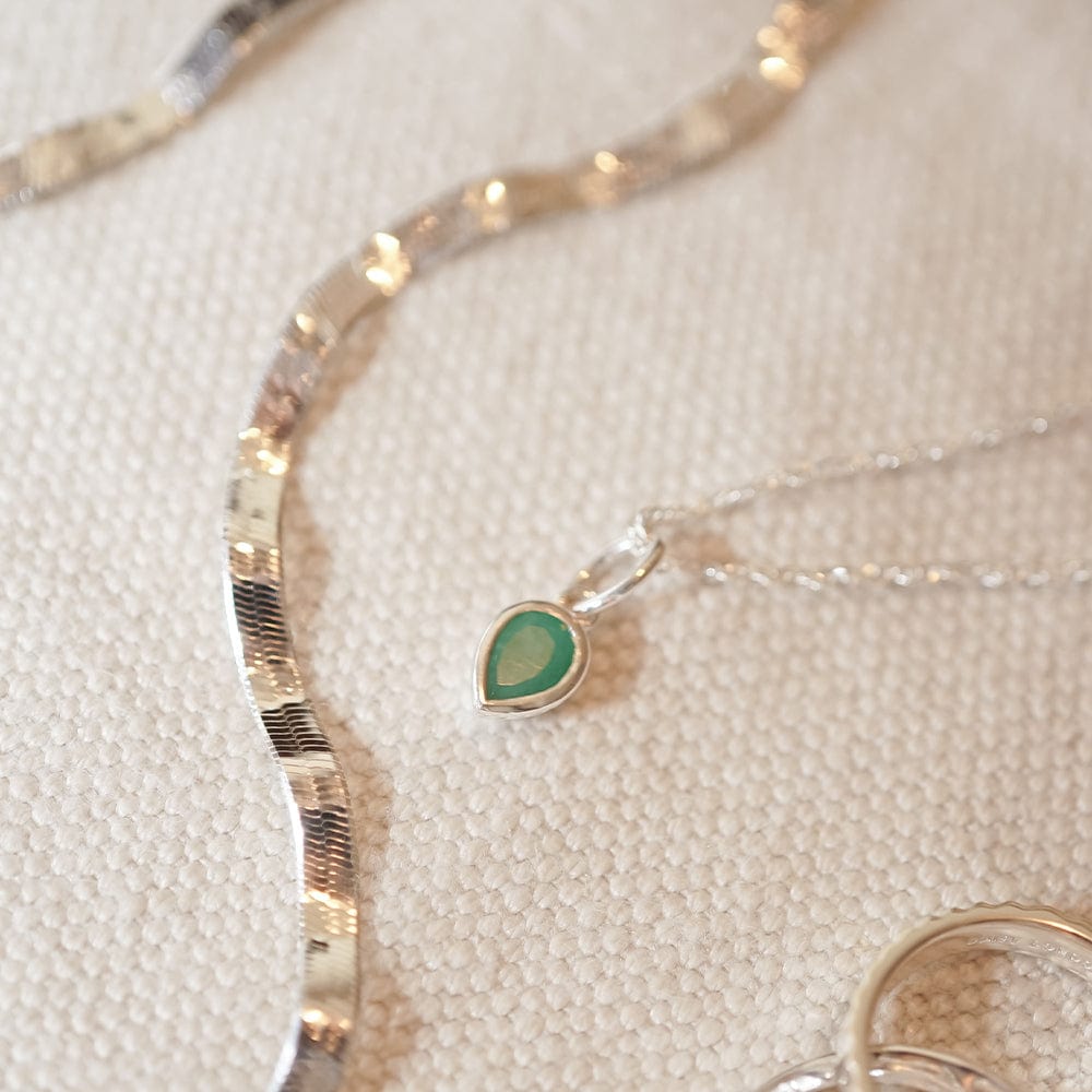 emerald-may-birthstone-charm-necklace-sterling-silver-daisy-london