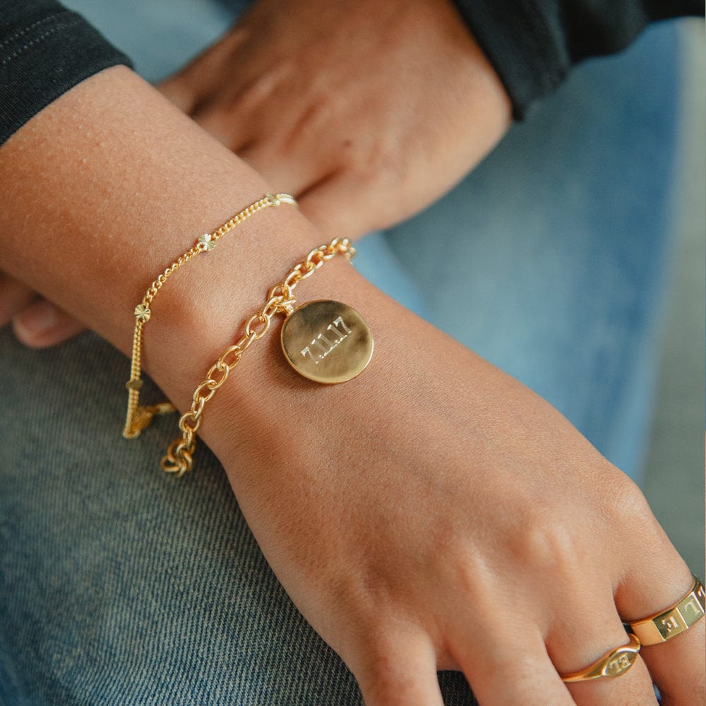engravable-medallion-bracelet-18ct-gold-plated-daisy-london