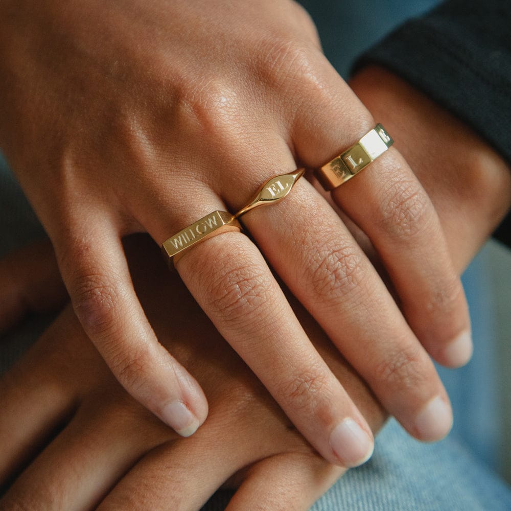 engravable-rectangle-signet-ring-18ct-gold-plated-daisy-london