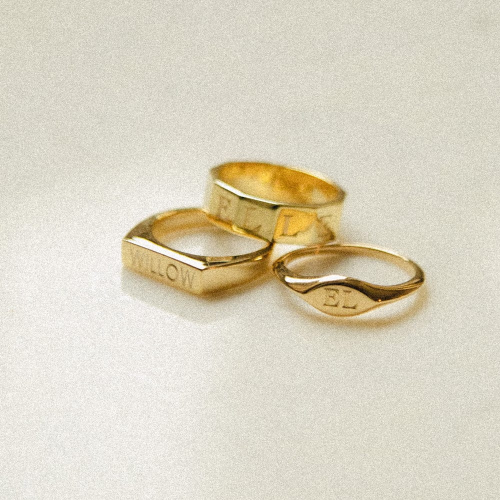 engravable-rectangle-signet-ring-18ct-gold-plated-daisy-london