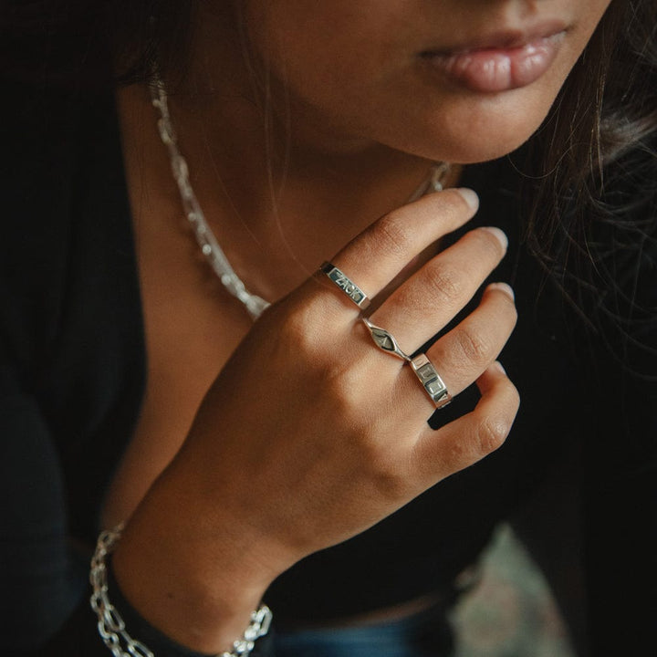 engravable-rectangle-signet-ring-sterling-silver-daisy-london
