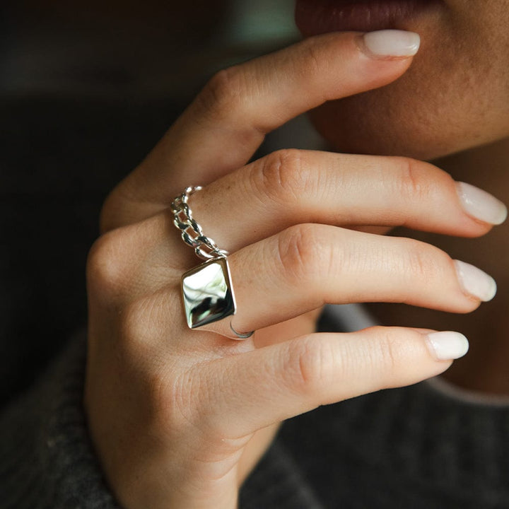 polly-sayer-engravable-square-signet-ring-sterling-silver-daisy-london