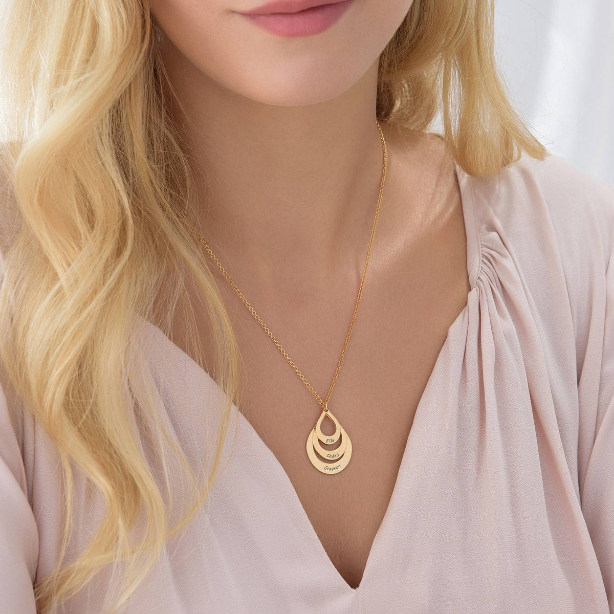 Gift Ideas for Mom - Engraved Family Necklace Drop Shaped in Gold Plating - Personalized Mom Necklace - Gift Ideas for Wife - Birthday Gift for Her
