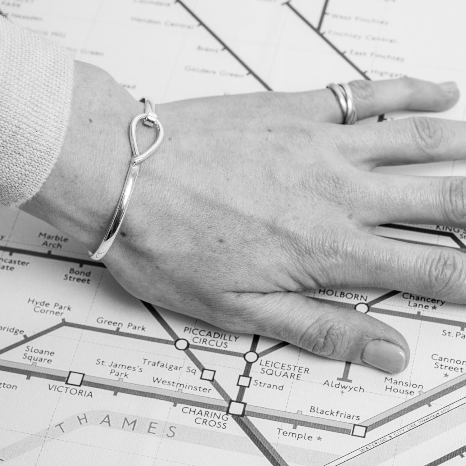 Boltons Silver Tear Drop Bangle