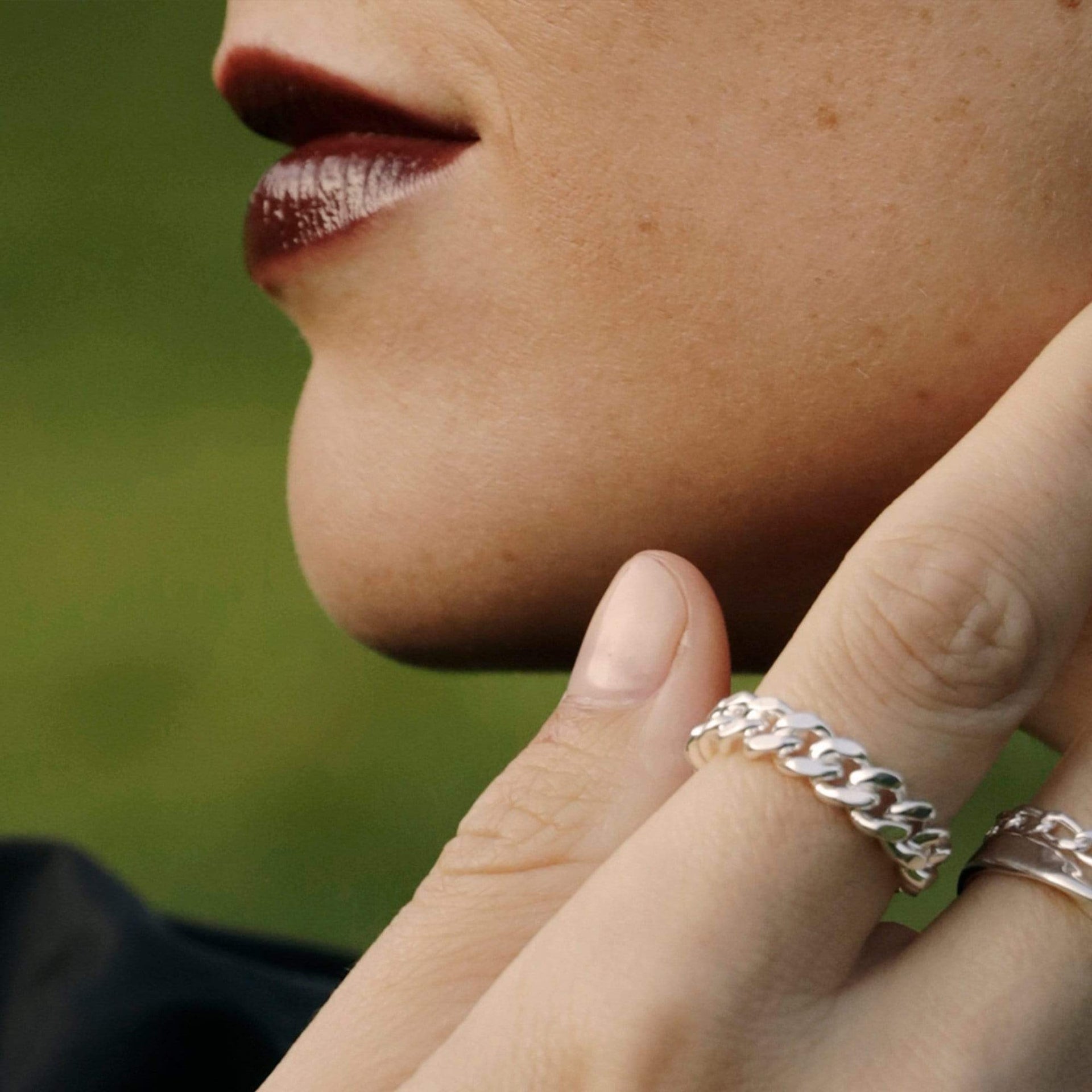 estee-lalonde-chunky-curb-chain-ring-sterling-silver-daisy-london