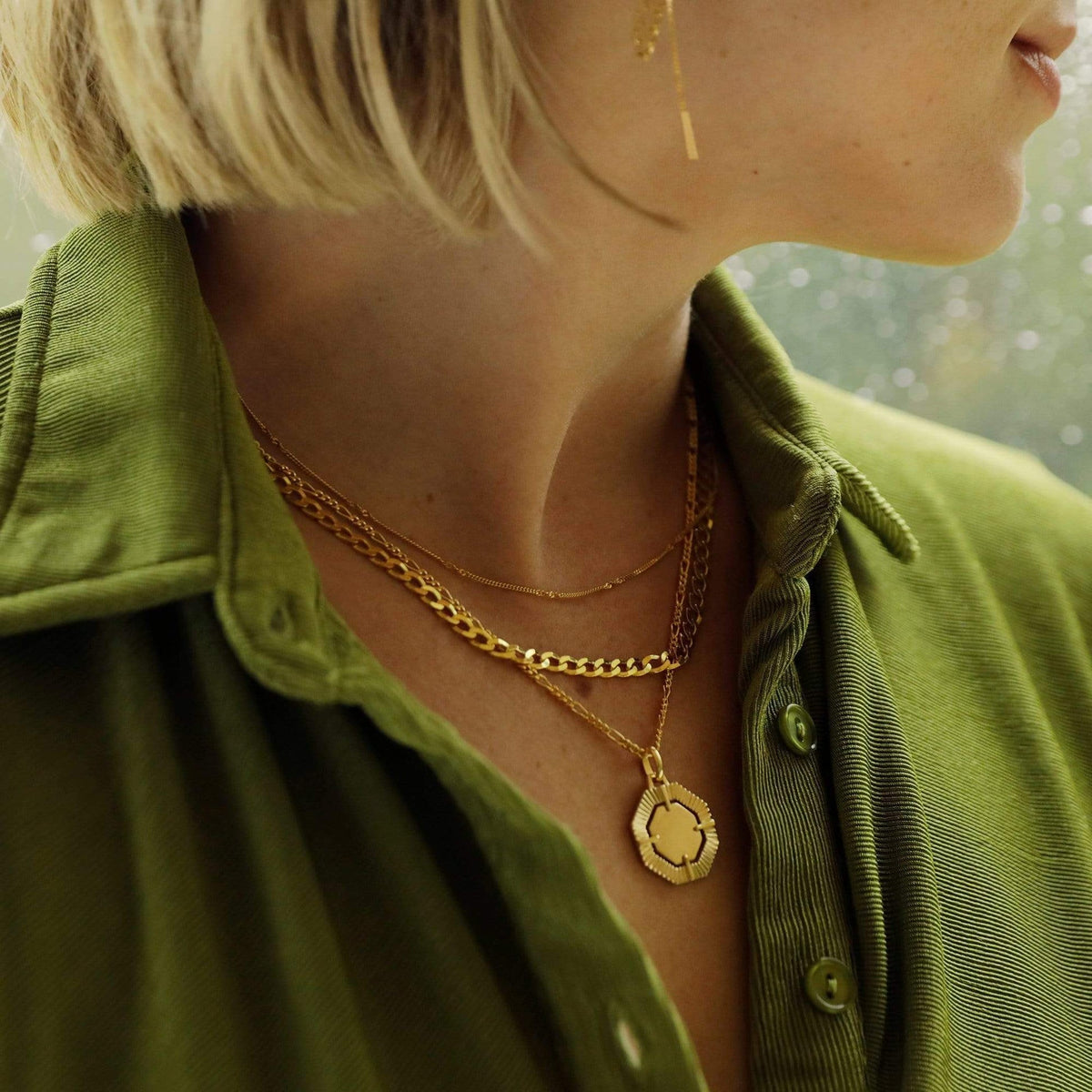 estee-lalonde-curb-chain-necklace-18ct-gold-plated-daisy-london